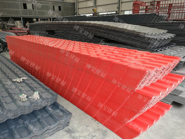 定制生產(chǎn)的1200平米大紅色樹脂瓦已出貨