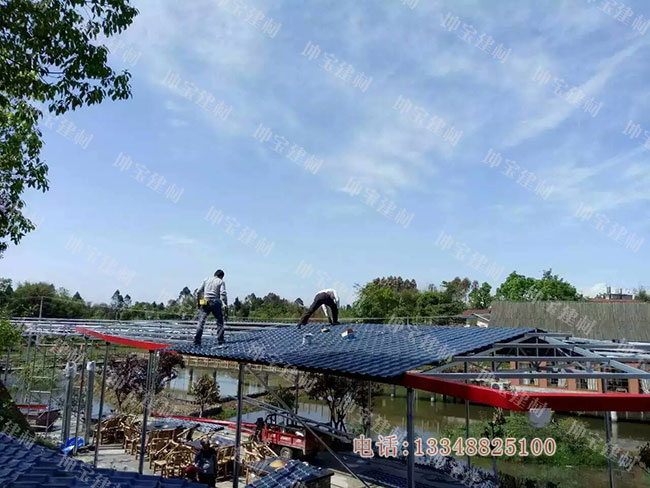 搭建合成樹脂瓦房屋
