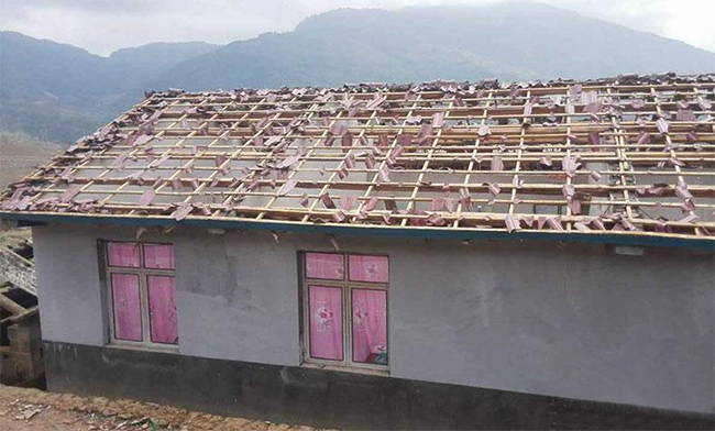 冰雹擊中琉璃瓦會粉碎性墜落,那么樹脂瓦呢?