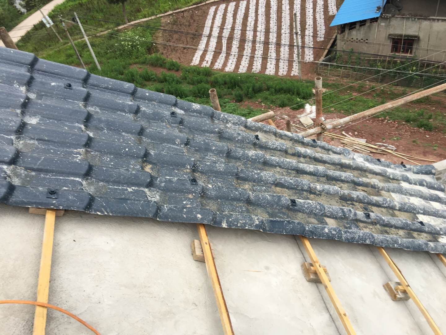 合成樹脂瓦 秸稈瓦安裝視頻教程,文字安裝步驟解答