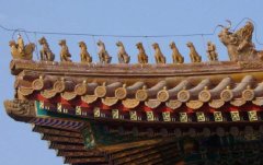 什么樣的動(dòng)物蹲在古建筑的屋頂上?是樹脂做的?