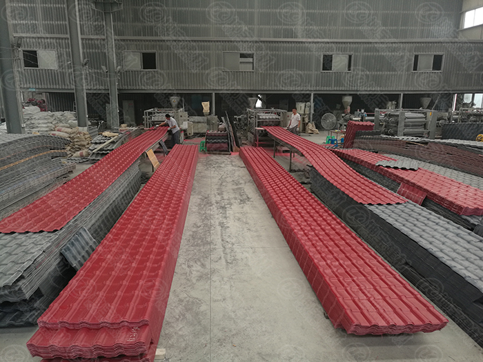 樹脂瓦主瓦生產(chǎn)車間