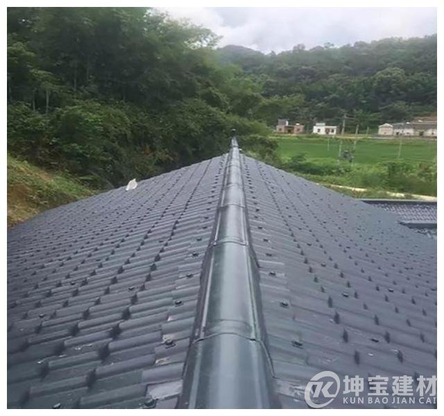 裝修屋頂選彩鋼瓦好還是合成樹(shù)脂瓦好？選對(duì)了直接節(jié)省幾千元